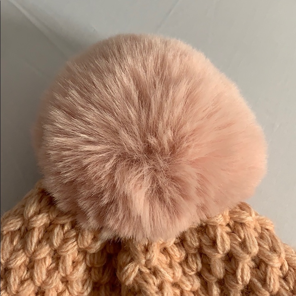Gorgeous Pink Wool Knit Toque with Pom Pom . - Picture 5 of 5